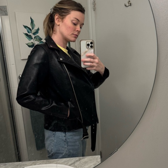 Old Navy Black faux Leather Jacket - Picture 2 of 9